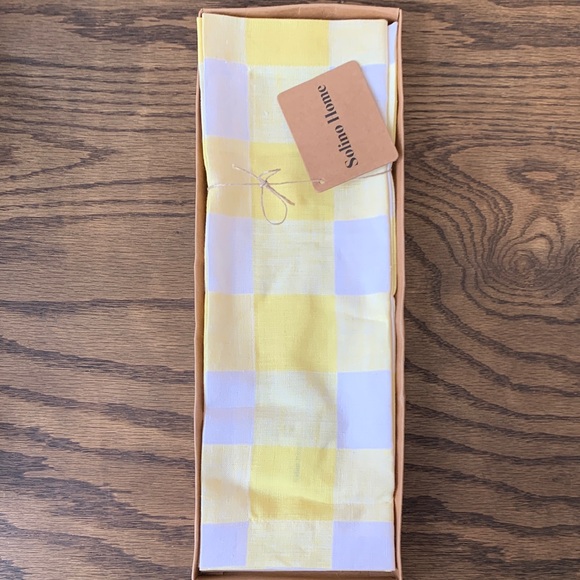 Solino Linen Placemats - Picture 1 of 3